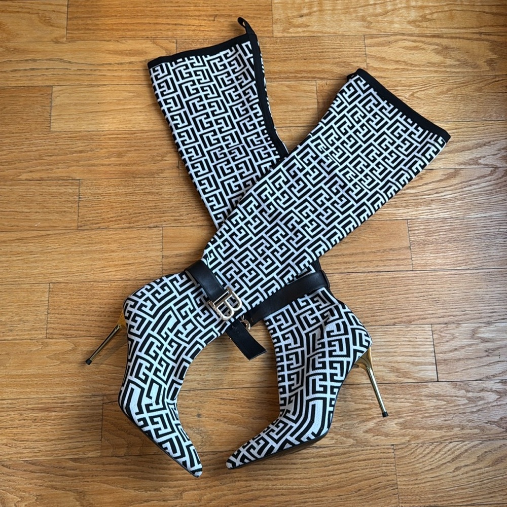 Monochrome boots
